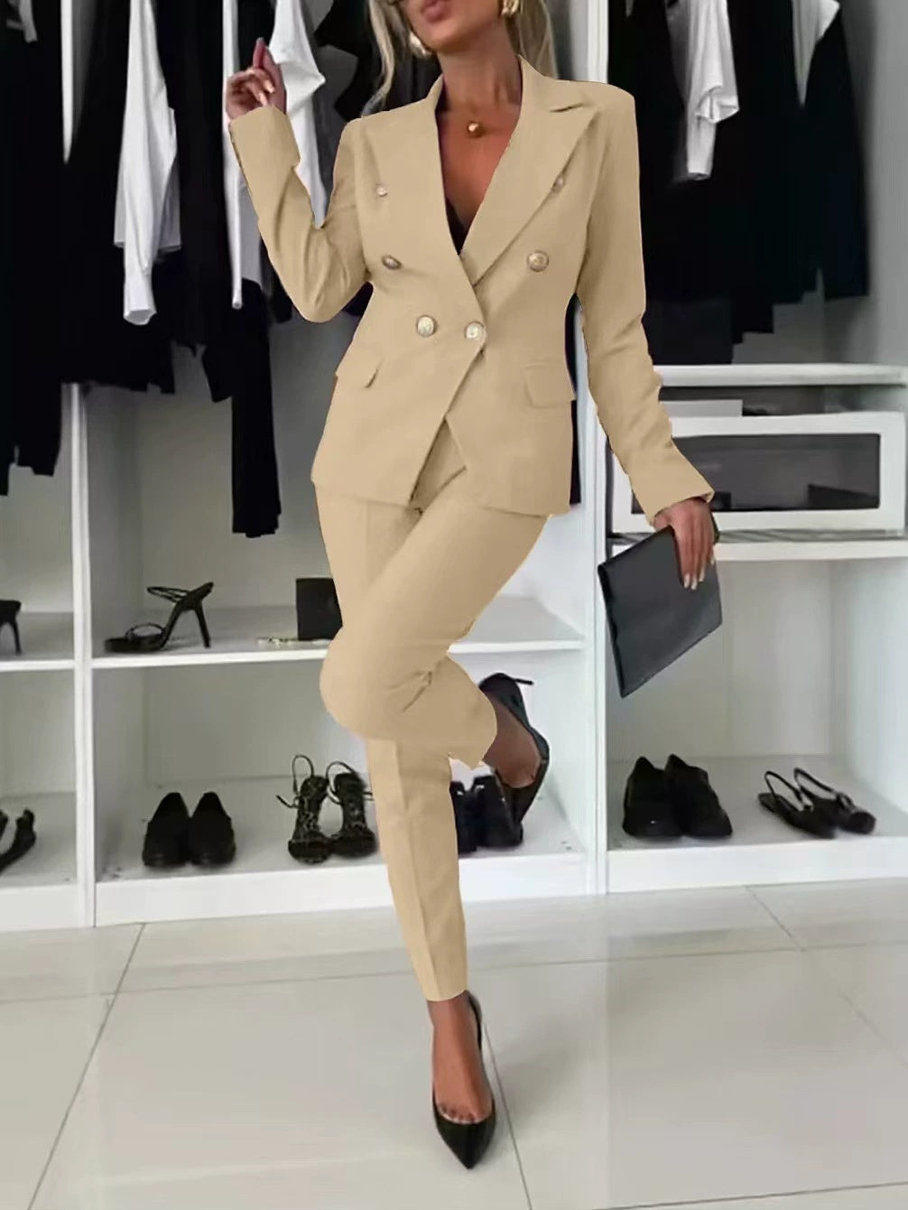 Ensemble femme veste à revers et pantalon slim élégant